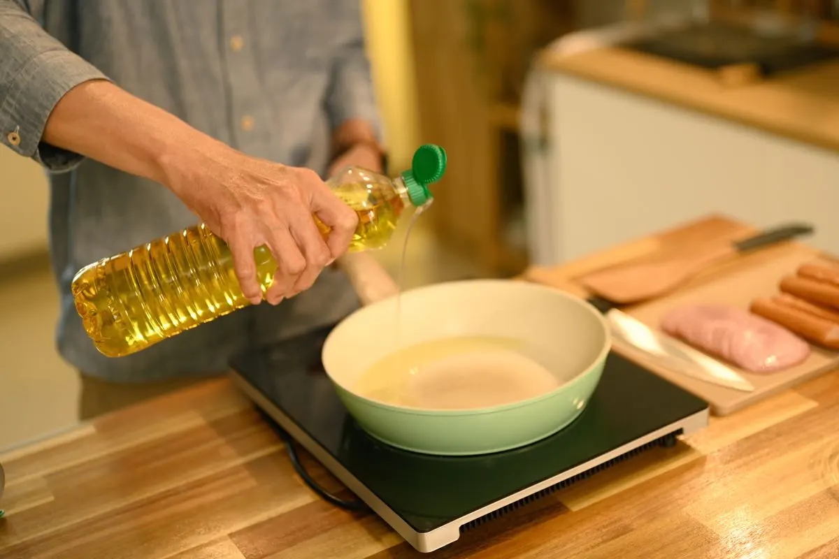 احذر فورا.. 5 علامات تؤكد تحول زيت القلي إلى سم قاتل