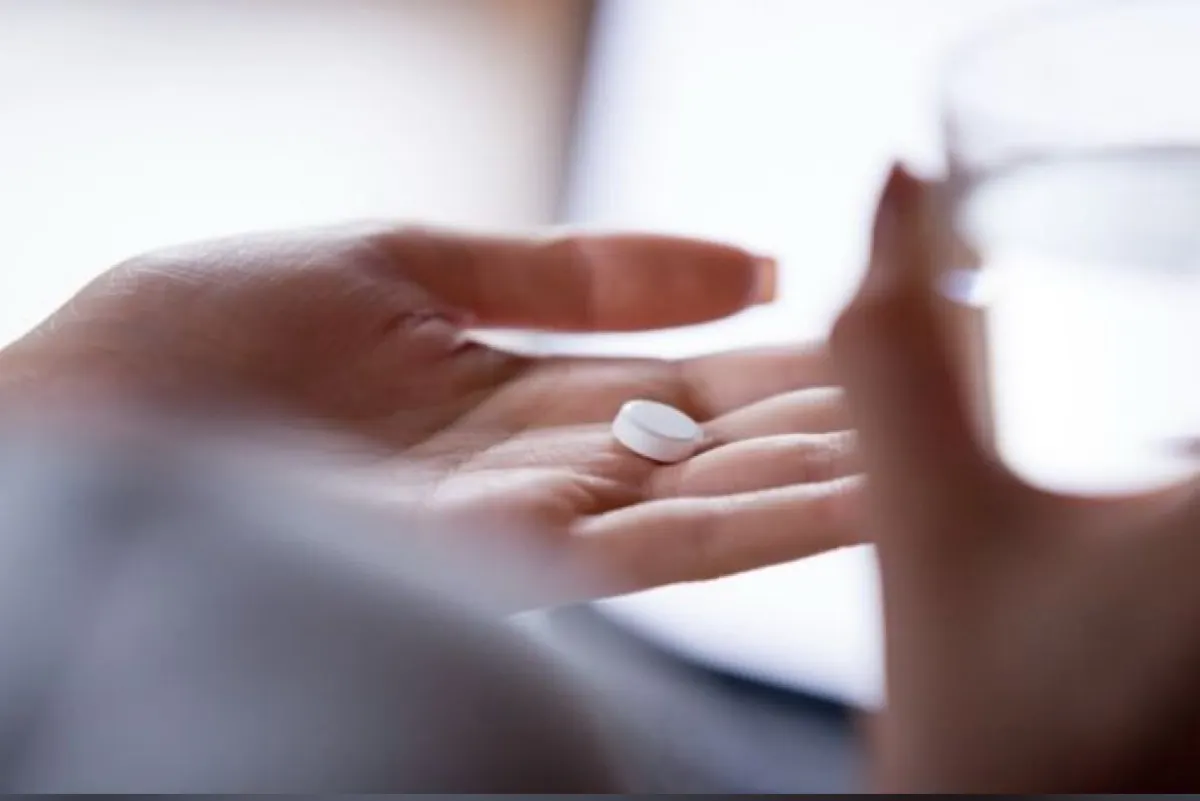 هل تعطي طفلك دواءً للنوم؟ طبيب يكشف تأثيراتها الخطيرة على نموه وصحته