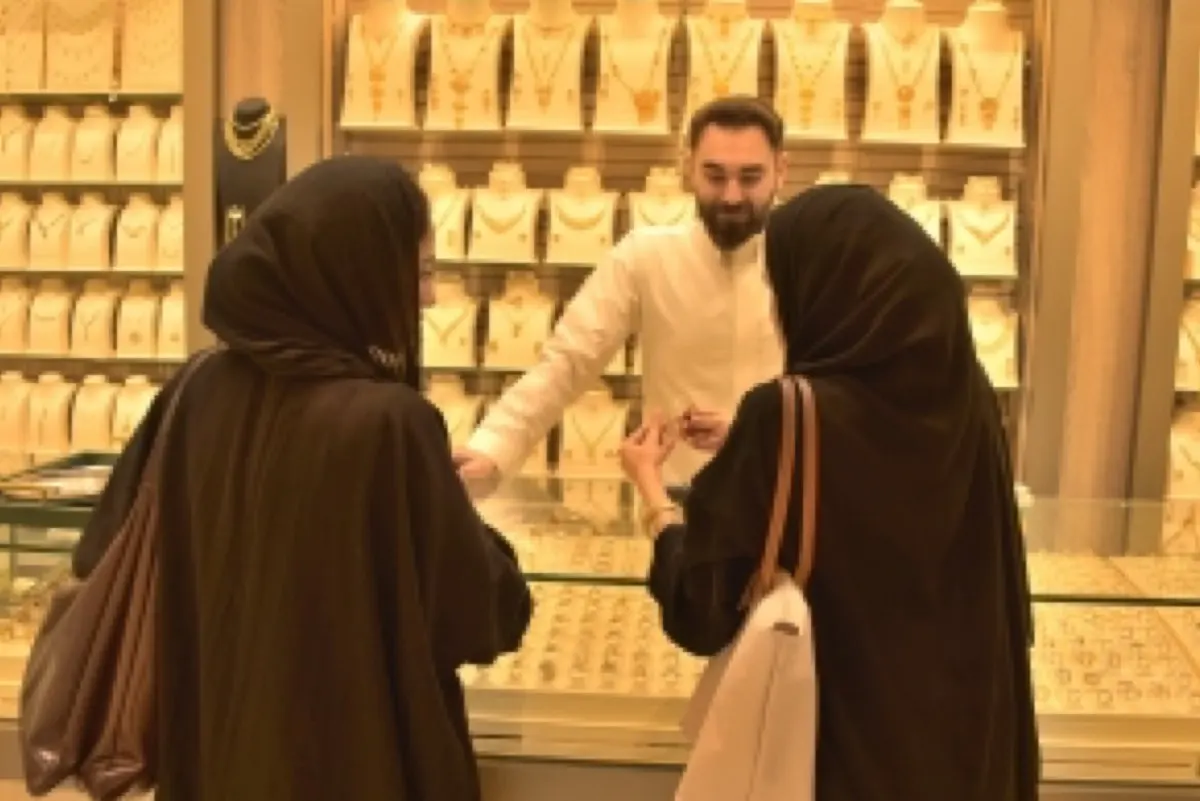 عيار 21 يخسر ريالين تقريباً.. الذهب يسجل 350,25 ريال