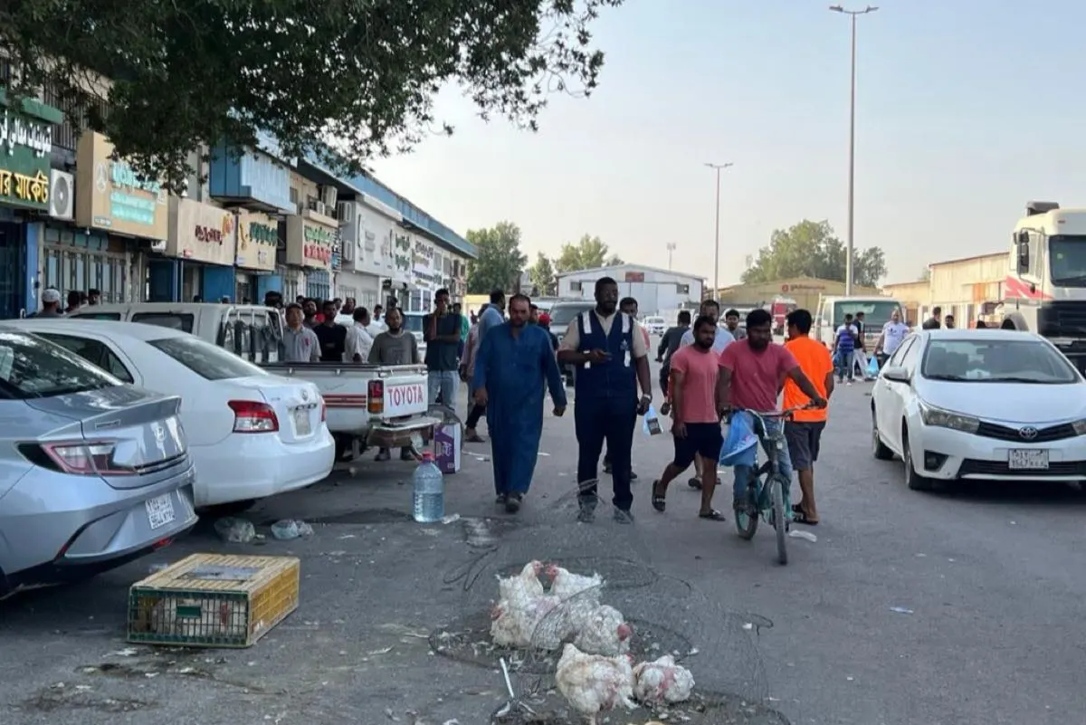 ضبط 4 أطنان مواد مخالفة من الباعة الجائلين بالدمام
