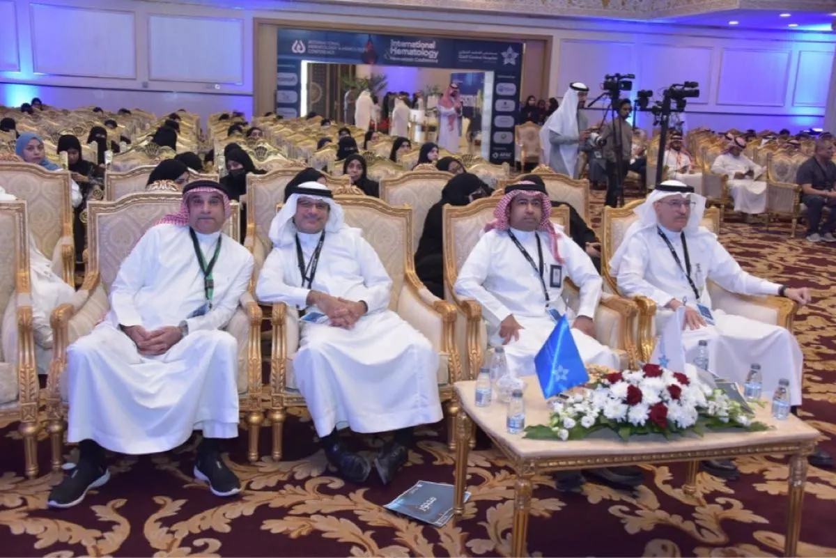 مناقشة أحدث علاجات 14 ألف مريض بالمنجلية بالقطيف