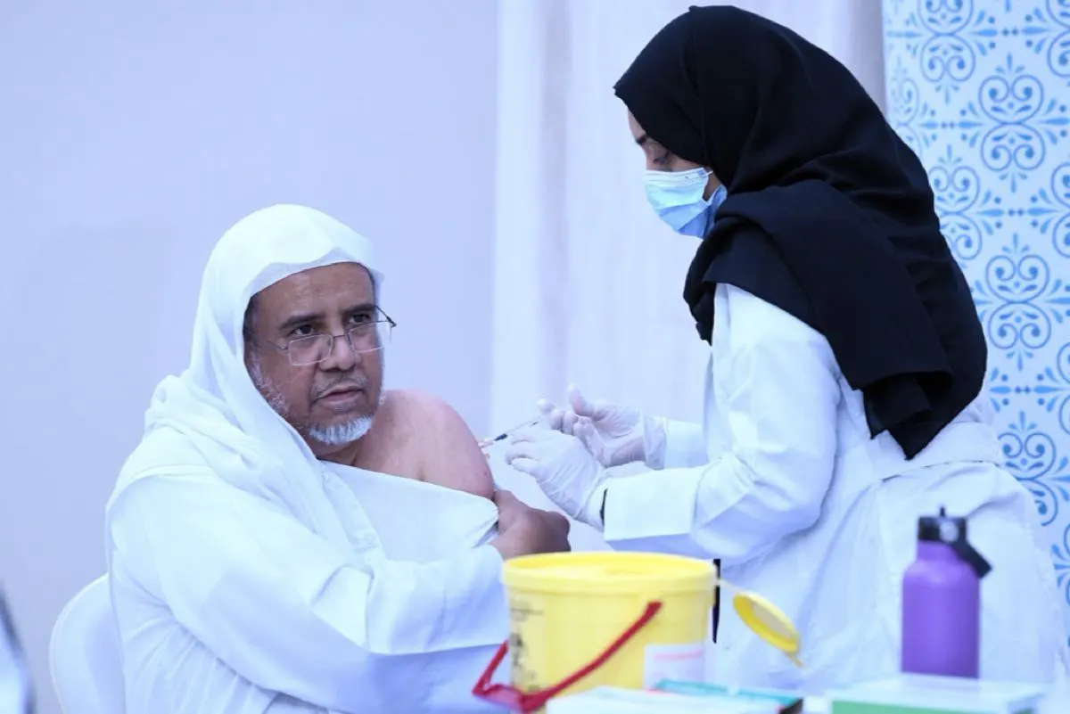 بالصور.. انطلاق حملة تطعيمات الحج بمركز صحي أم الحمام