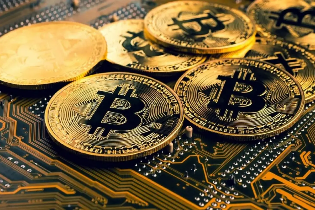 ما الفرق بين العملات الرسمية والعملات المشفرة؟ مختص مصرفي يجيب