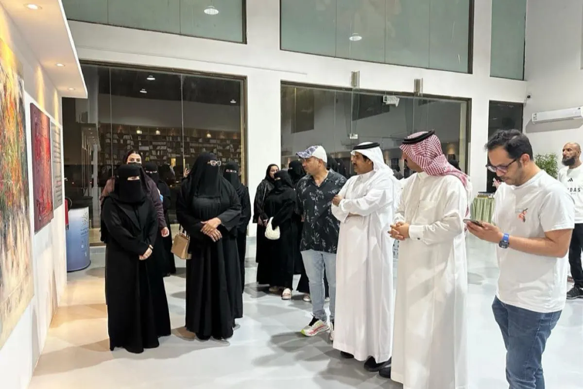 ”عِذْق“ فوزية آل عثمان.. الطبيعة والنخلة تتجلى فناً ملهماً بالدمام