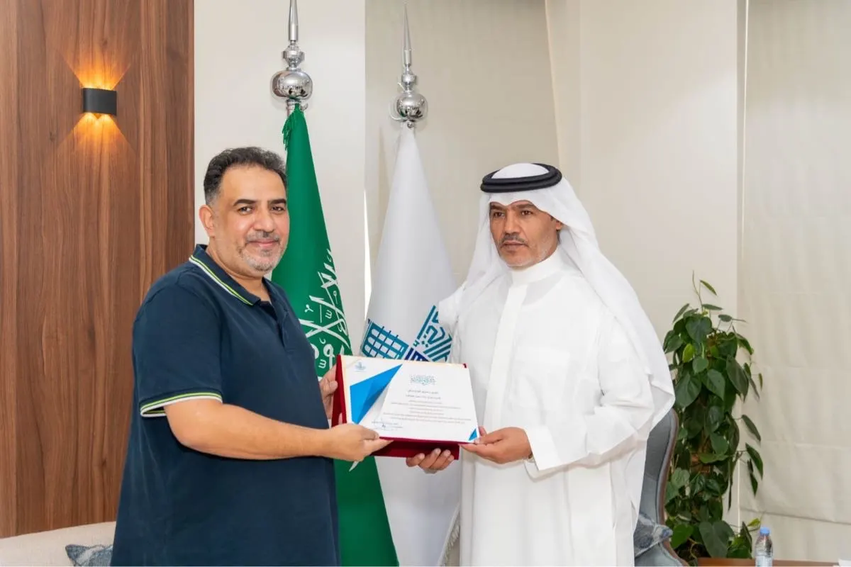 عدسة الزميل الطلالوة ترسم جمال القطيف على جدران بلديتها