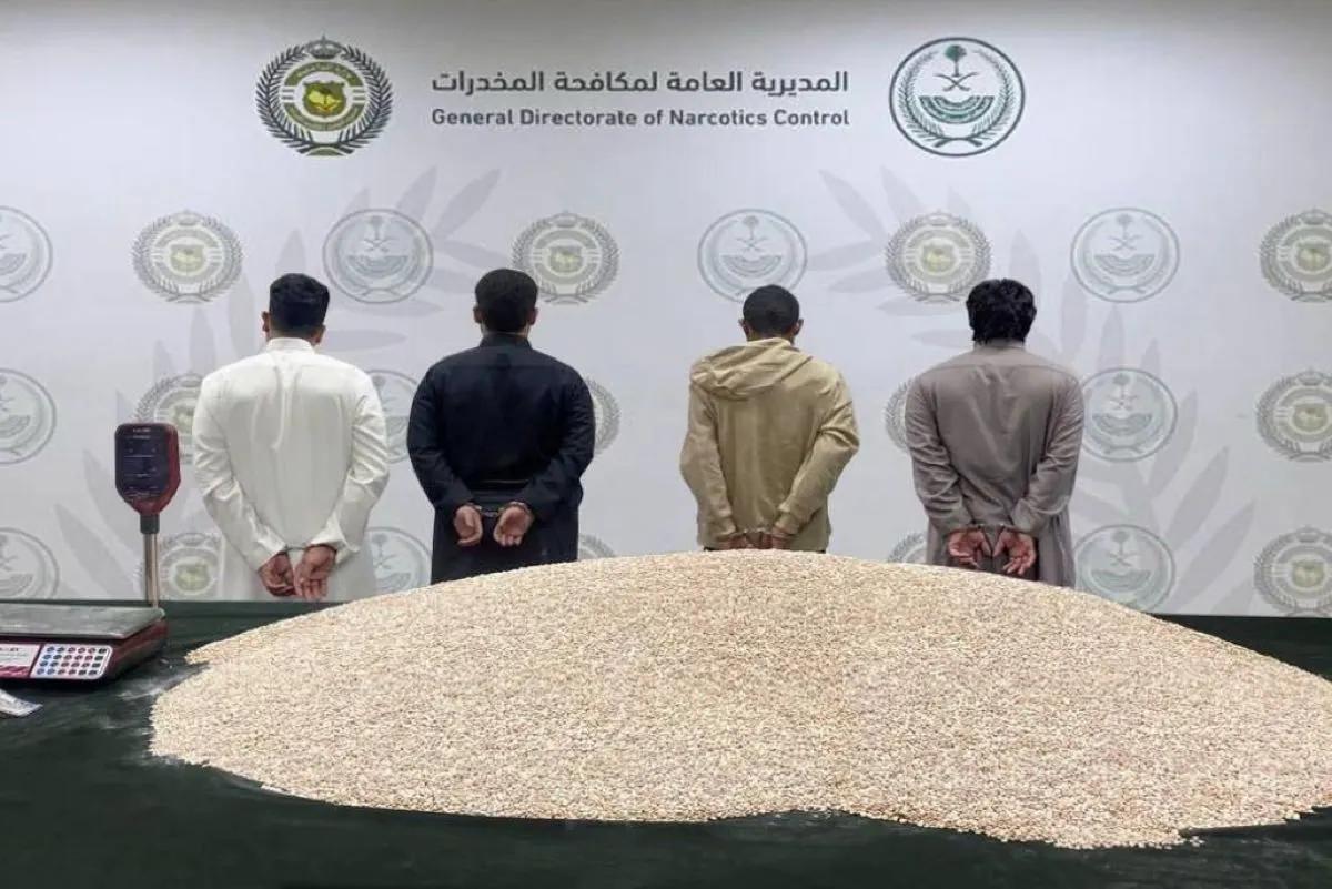 داخل شحنة طاولات.. ”المخدرات“ تكشف عن مخبأ لمليون ونصف قرص إمفيتامين
