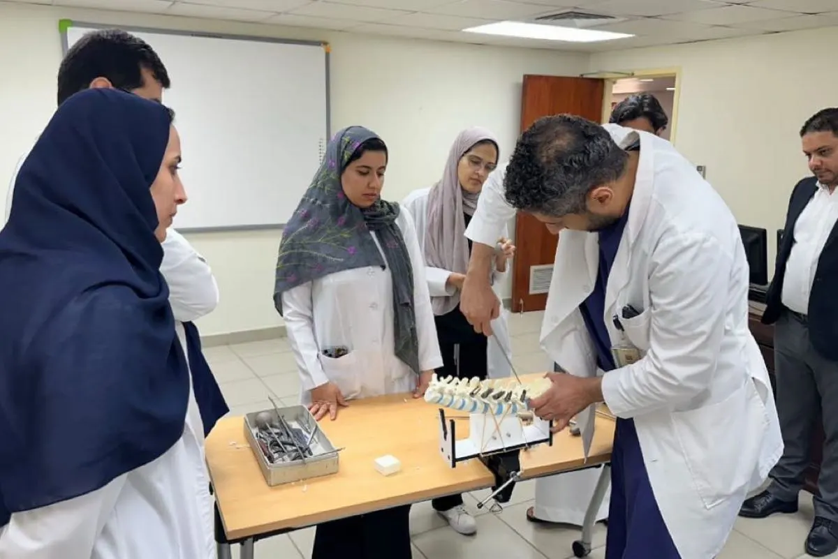 تدريب أطباء الدمام على أساسيات جراحة كسور وحوادث العمود الفقري