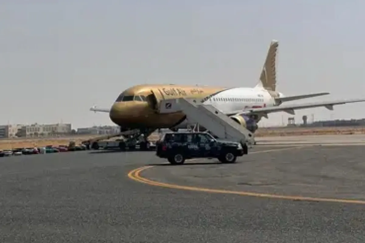 بلاغ عن قنبلة على متن طائرة خليجية.. وهبوط آمن في مطار الكويت