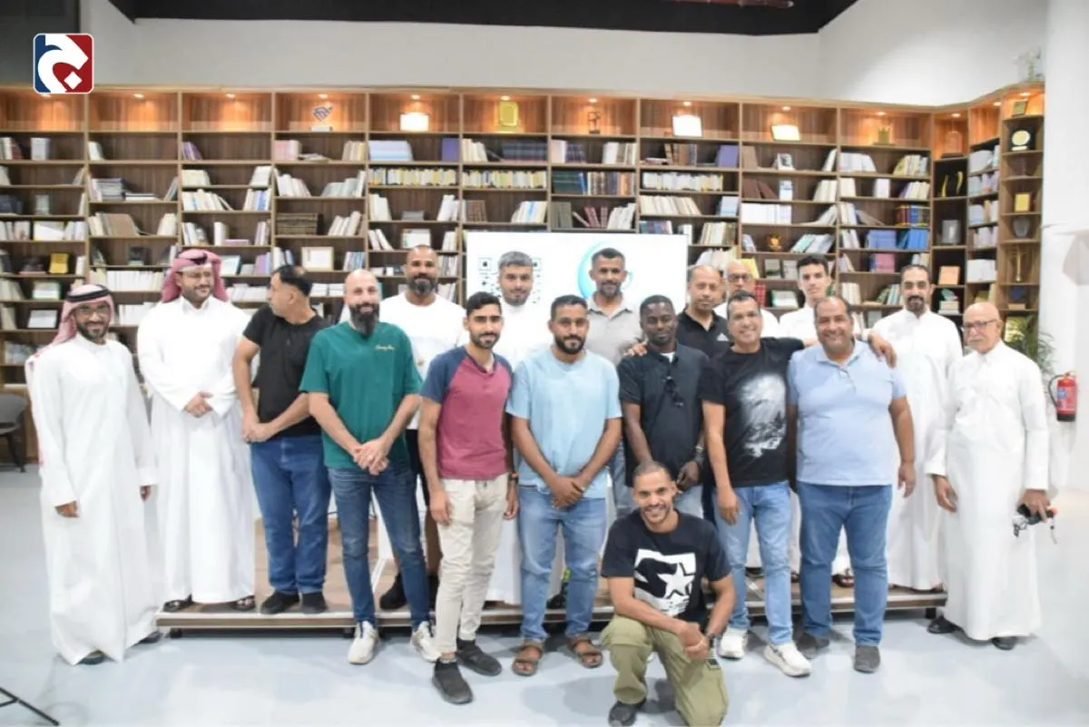 محترفون وهواة يوثقون الجمال البحري في فعالية فنية بالدمام