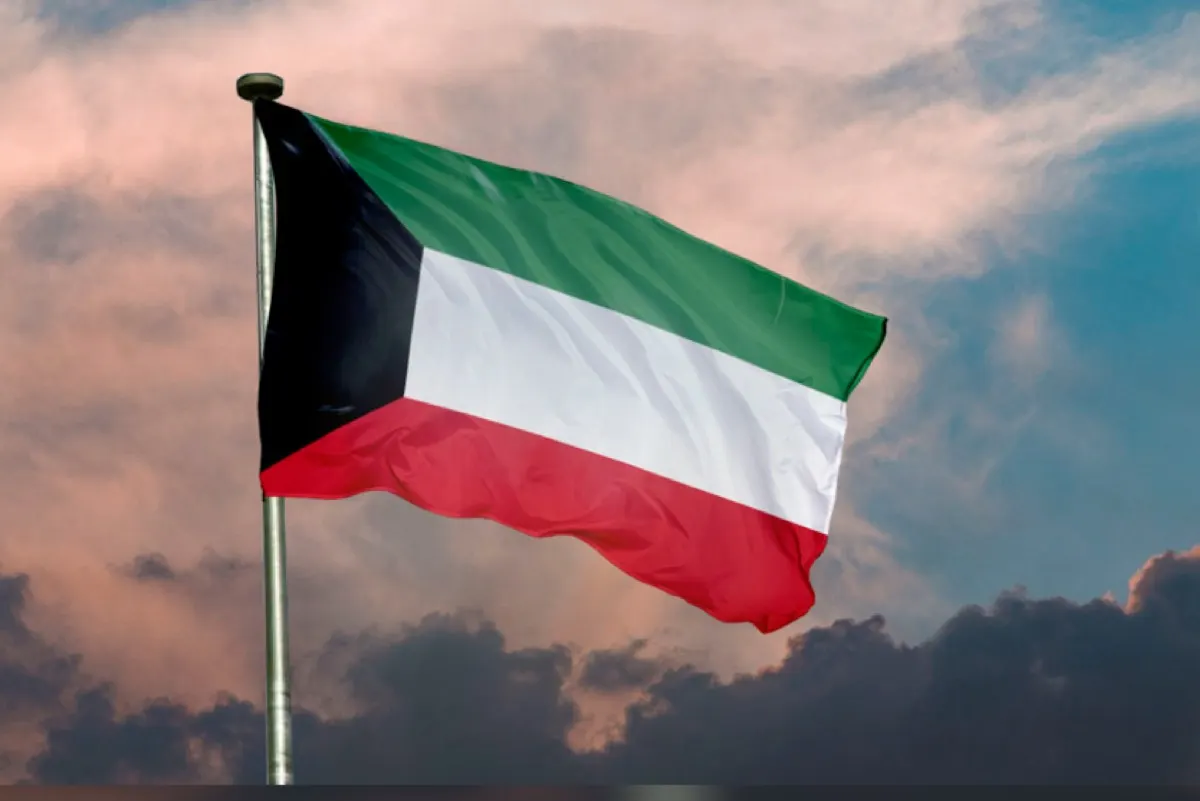 الكويت تعلن إغلاق المجال الجوي بعد ضربات إيران على قطر