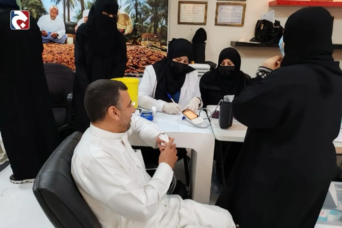 بالصور.. مبادرة صحية ترفع وعي أهالي القطيف بمؤشرات الدم الحيوية