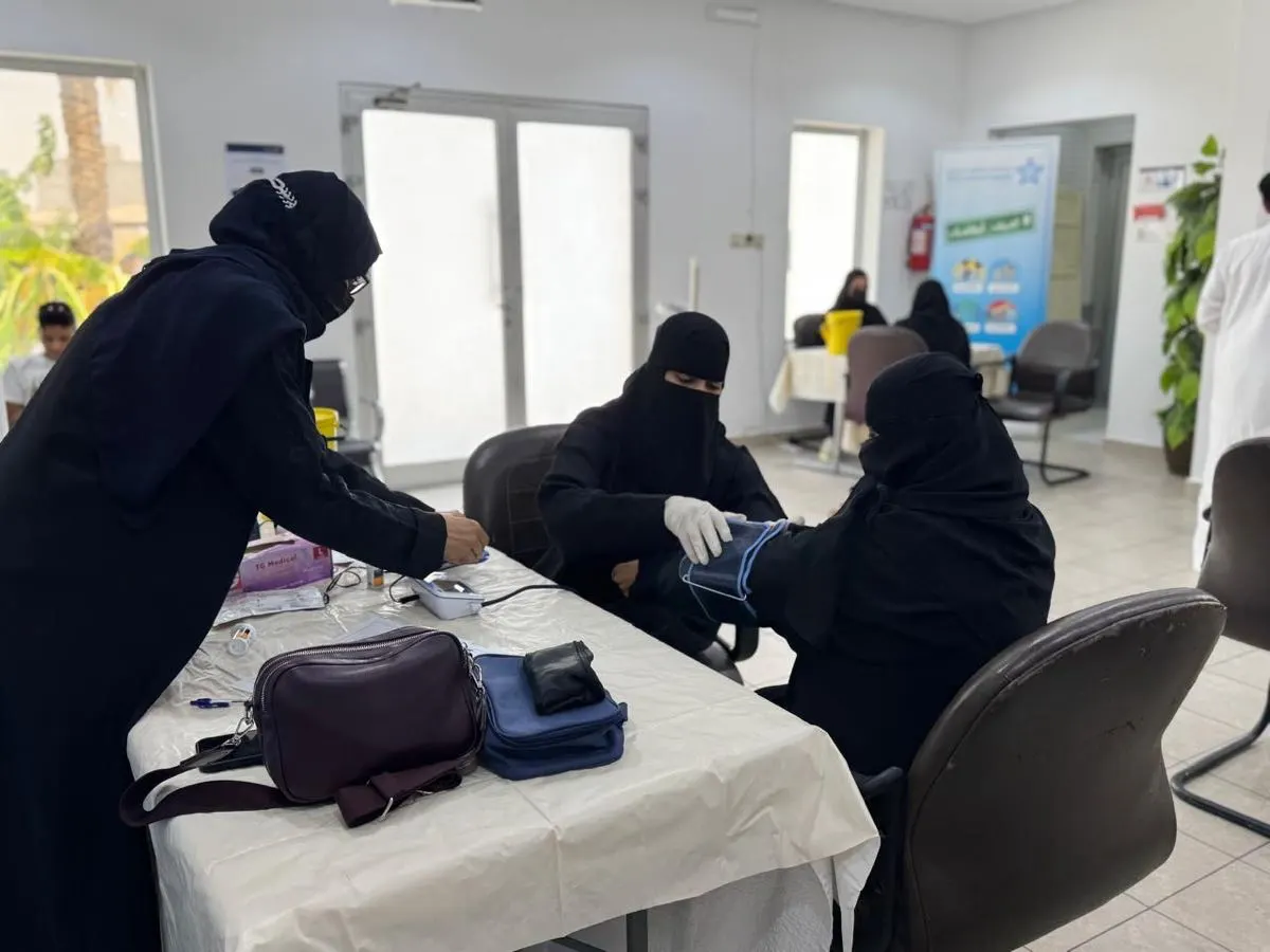 فحوصات وقائية وورش نفسية.. خطط لتحسين الوعي الصحي في القطيف