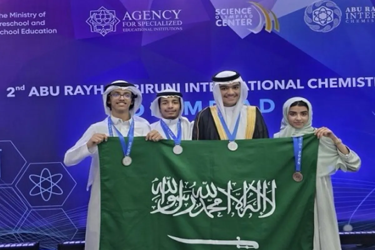 بينهم الدبيسي.. 4 طلاب موهوبين يمثلون المملكة في أولمبياد الكيمياء