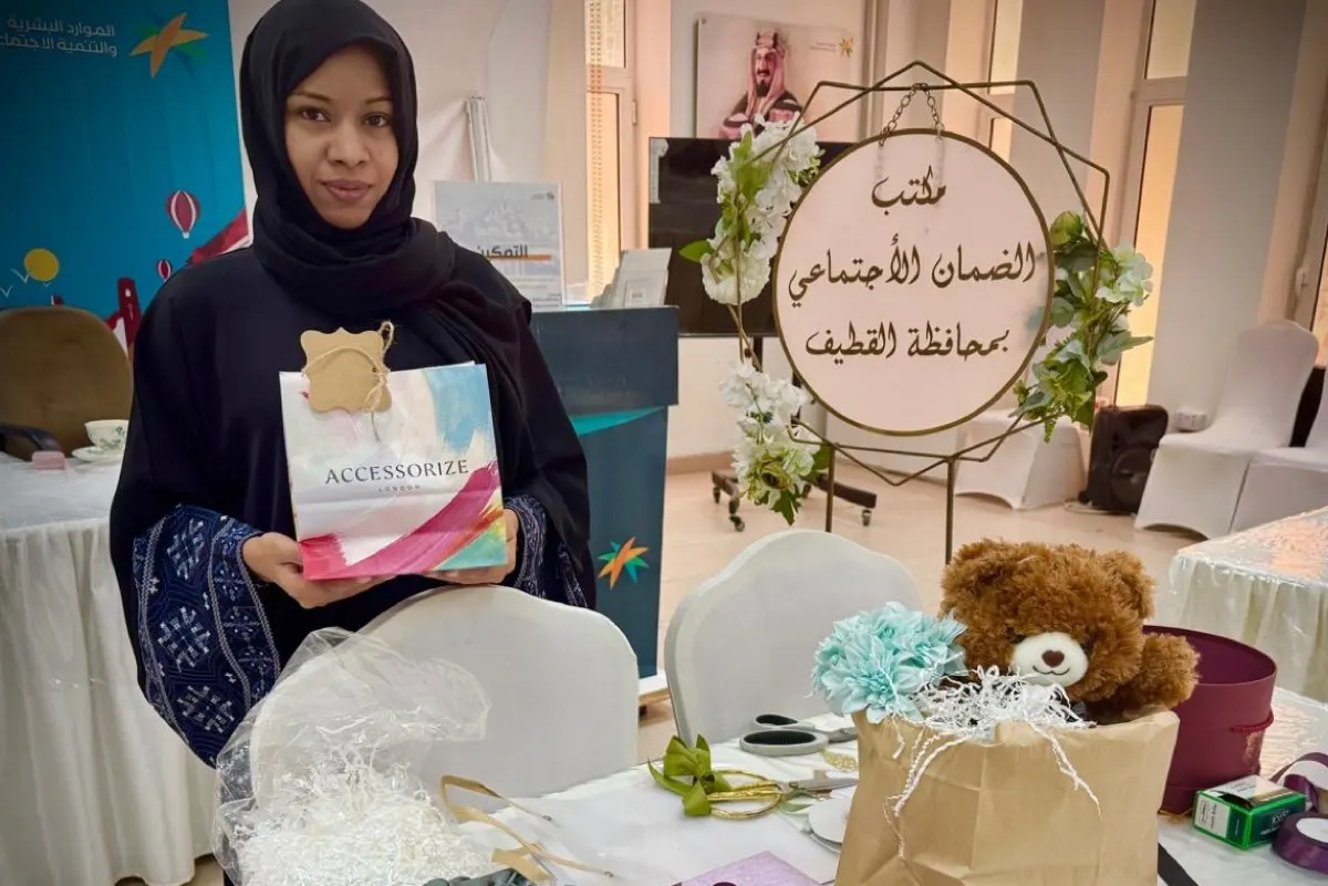 ”ضمان القطيف“ يدرب 15 سيدة على تغليف الهدايا لتمكينهن مهنيًا