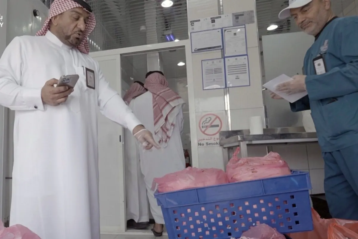 إحباط تداول 369 كيلوجرامًا من اللحوم مخزنة بطريقة مخالفة في القطيف