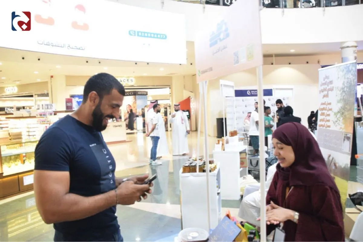 بالصور.. 40 نحالًا يشاركون في أكبر موسم لعسل المنجروف بالقطيف