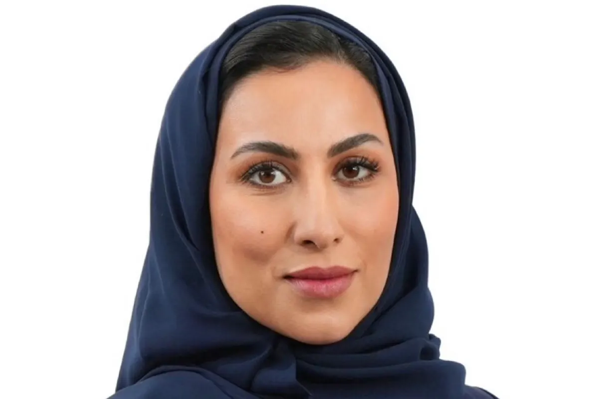 منى العجمي.. ثاني امرأة في منصب المتحدث باسم وزارة التعليم