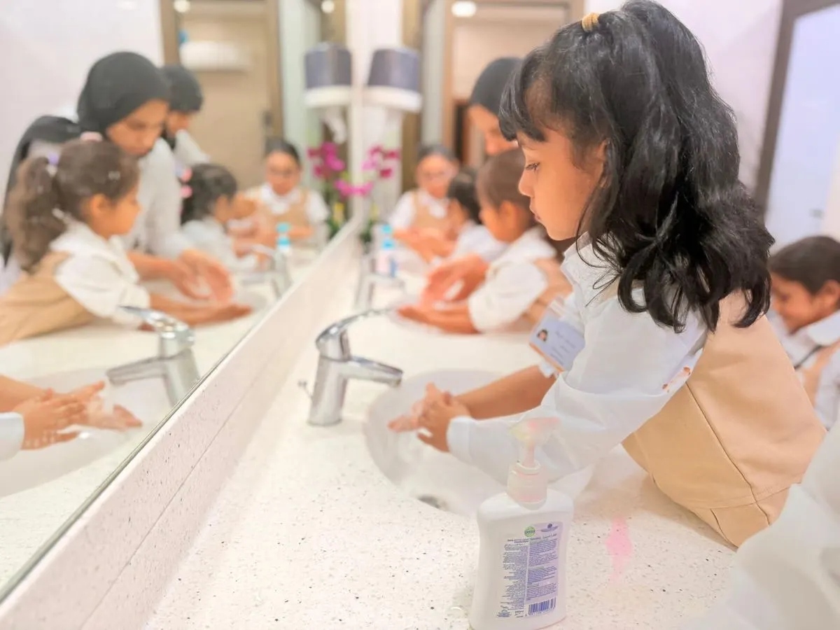 كيف حولت روضة حكاية مفهوم النظافة إلى تجربة تعليمية ممتعة للأطفال؟