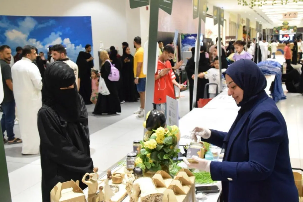 ابتكارات المزارعين تخطف الأضواء في مهرجان اللوز القطيفي