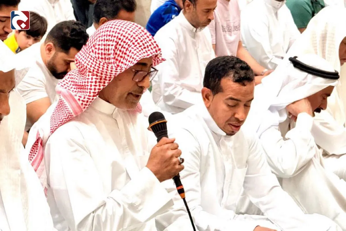 بالصور.. مساجد القطيف تشهد إقبالاً واسعاً لأداء صلاة خسوف القمر
