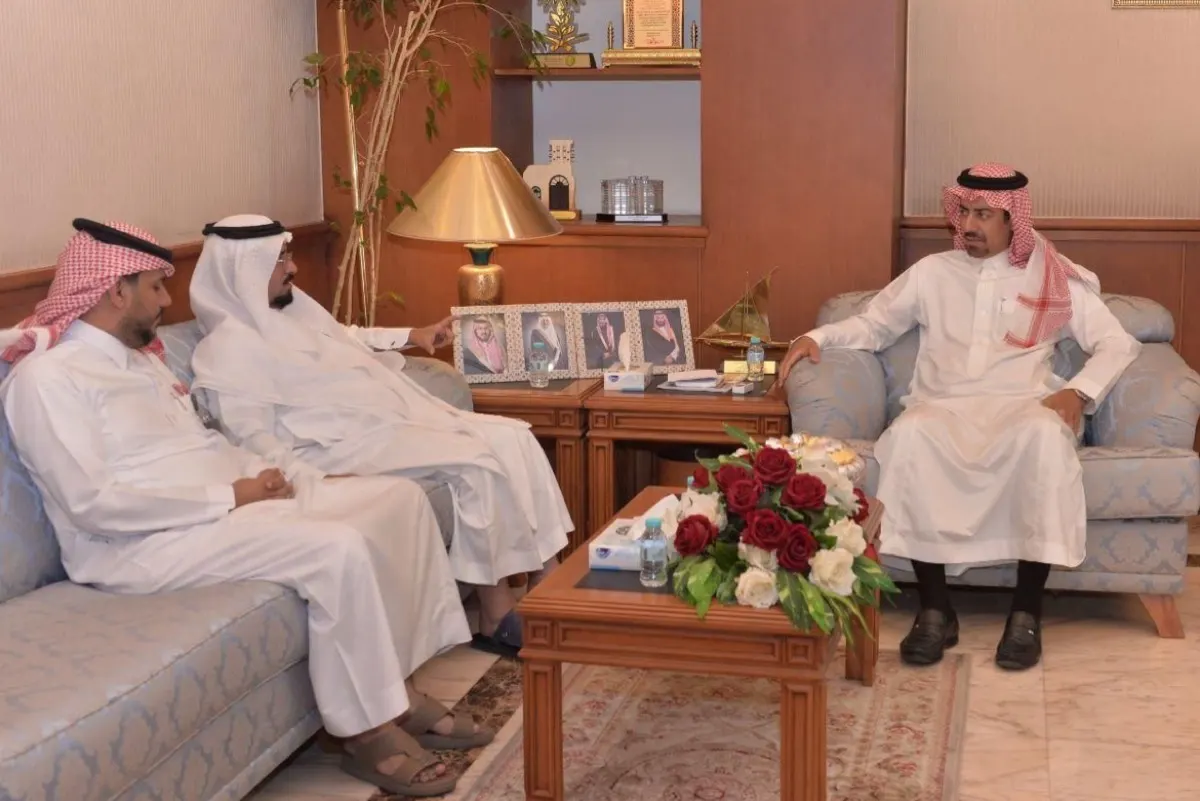 محافظ القطيف يبحث مع ”المواصفات“ تعزيز جودة المنتجات والأسواق