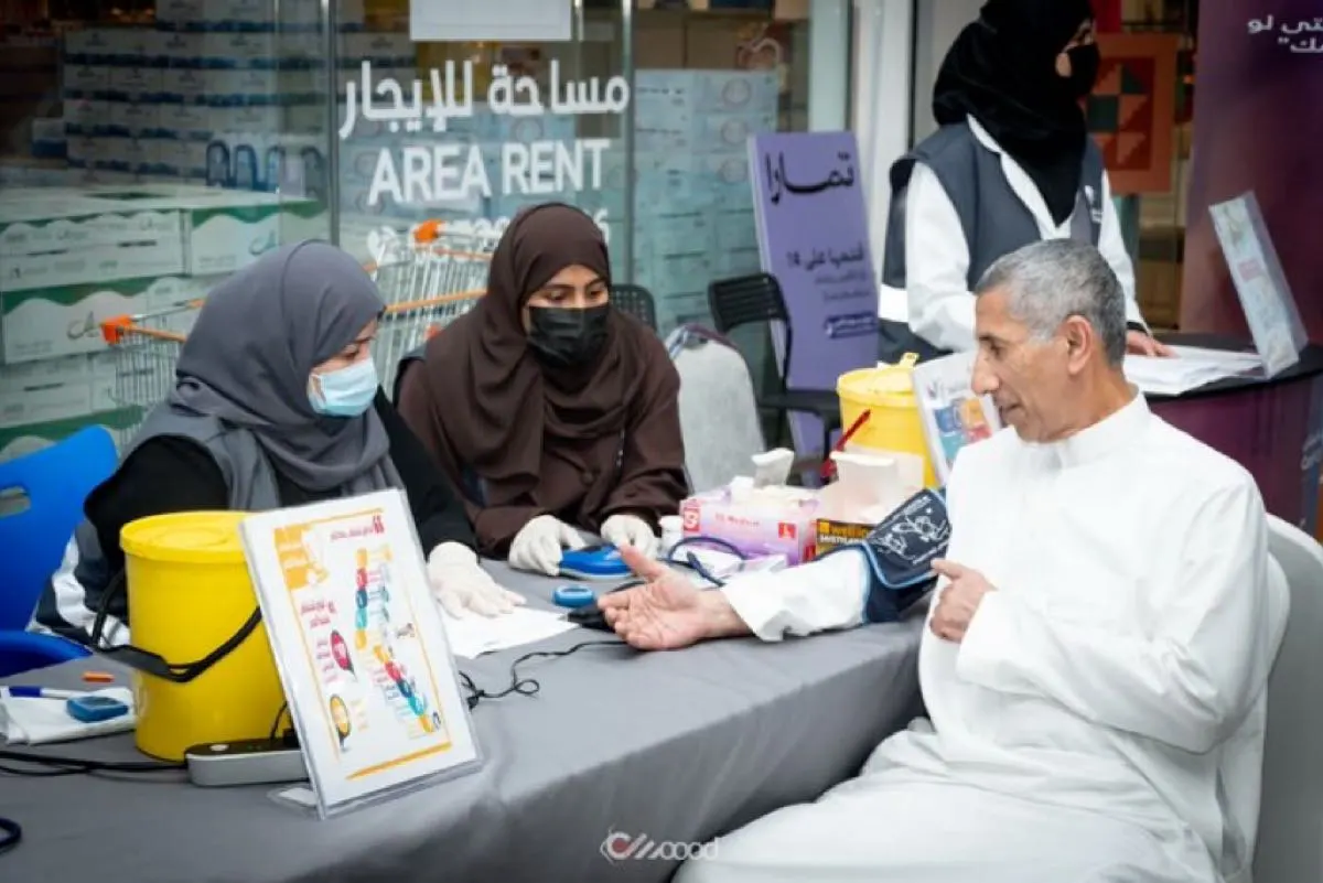 ”صحة القطيف“ تنقل التطعيم والتوعية الصحية إلى المراكز التجارية