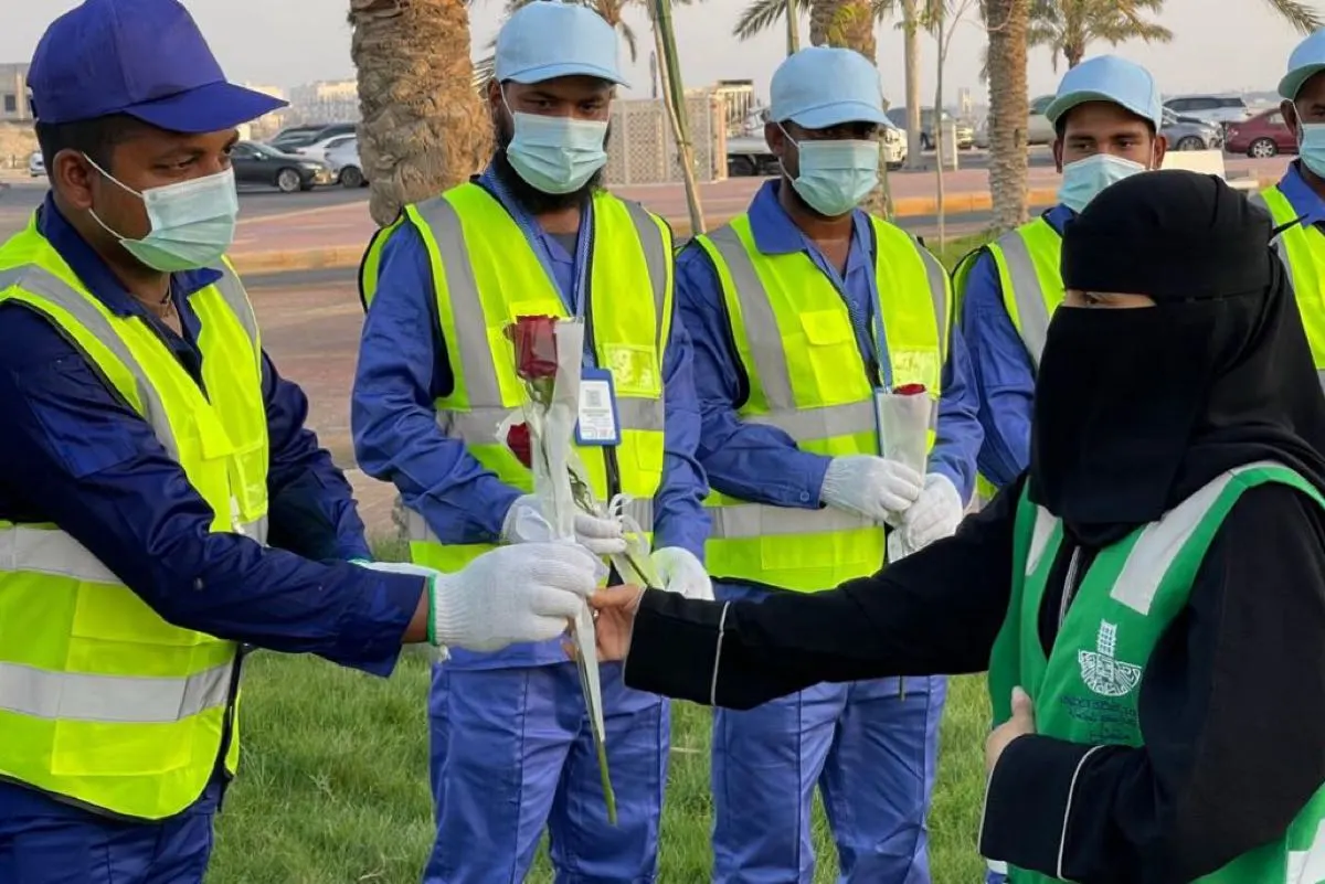 القطيف تطلق مسمى «صديق البيئة» على عمال النظافة