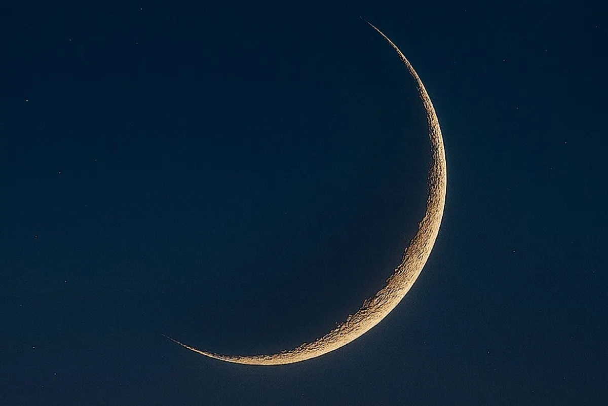هلال ربيع الآخر يزين سماء العرب.. و”نور الأرض“ يضيئه