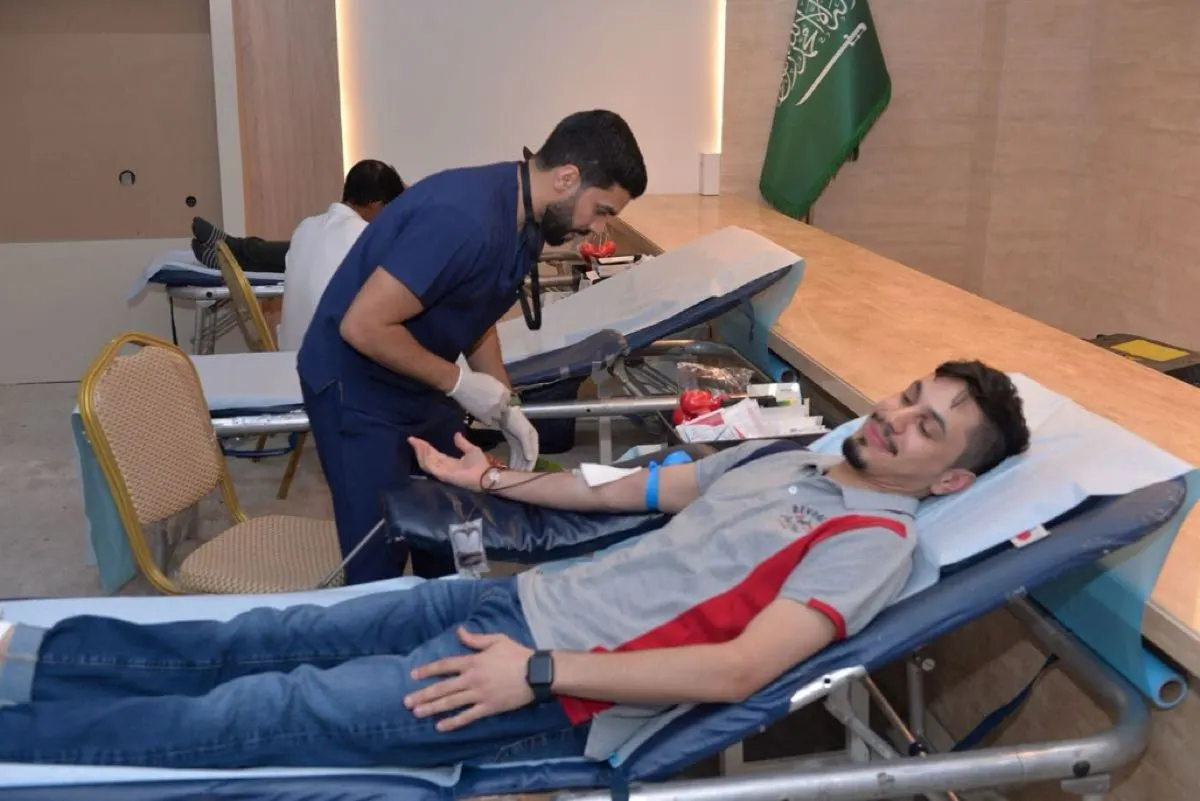لفتة وطنية.. أهالي القطيف يتبرعون بدمائهم احتفالاً بالوطن في الرامس