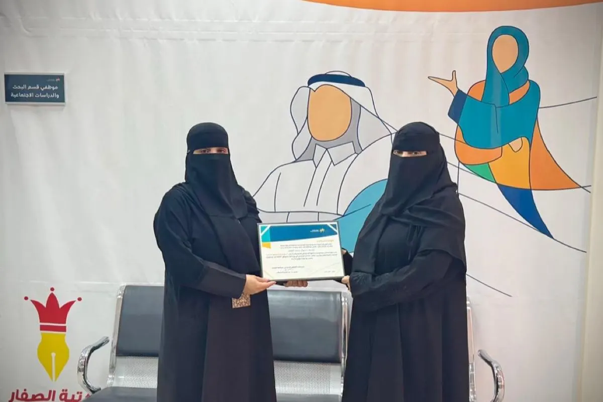 بالصور.. 25 مستفيدة من ”ضمان القطيف“ يتعلمن أسرار صناعة المعمول