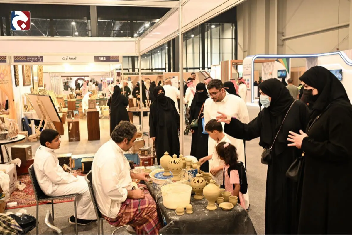 بطين قطيفي.. ”الغراش“ يعيد إحياء صناعة الفخار بمعرض الشرقية