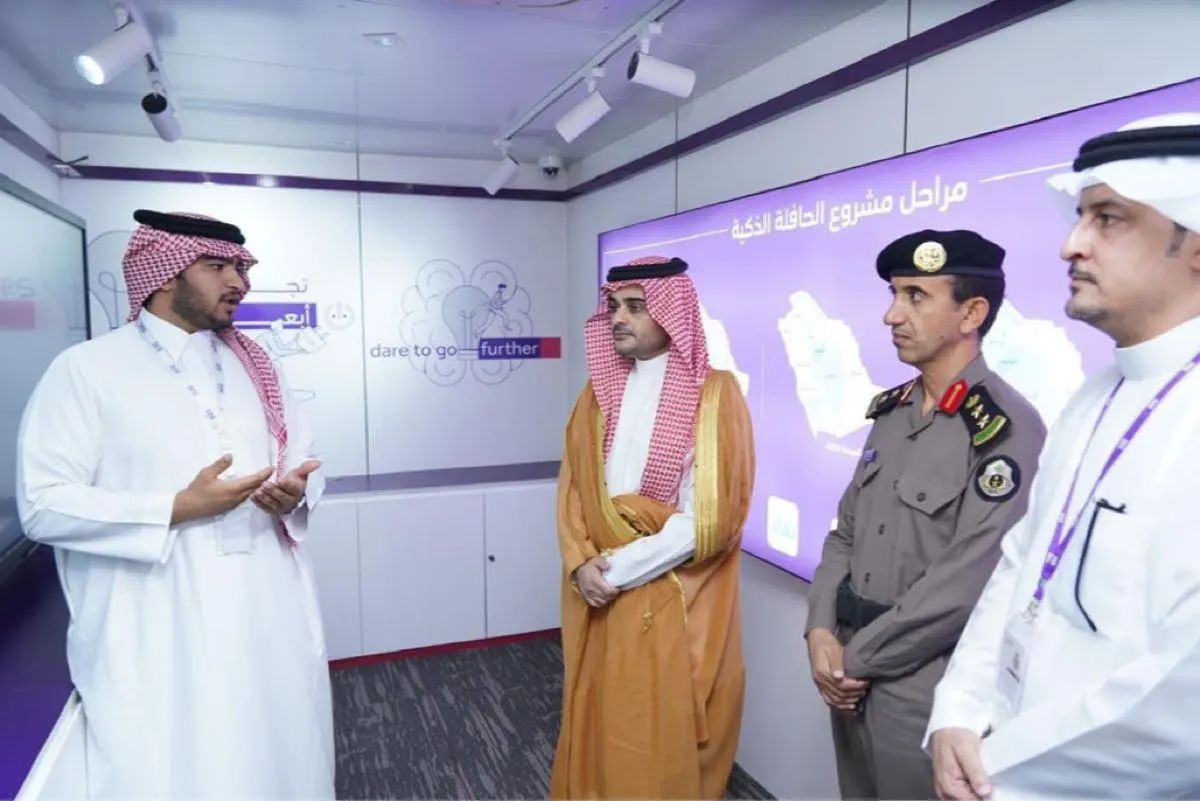 بتوجيهات أمير الشرقية.. ”الحافلة الذكية“ تحط رحالها في سيهات لتمكين المجتمع رقميًا