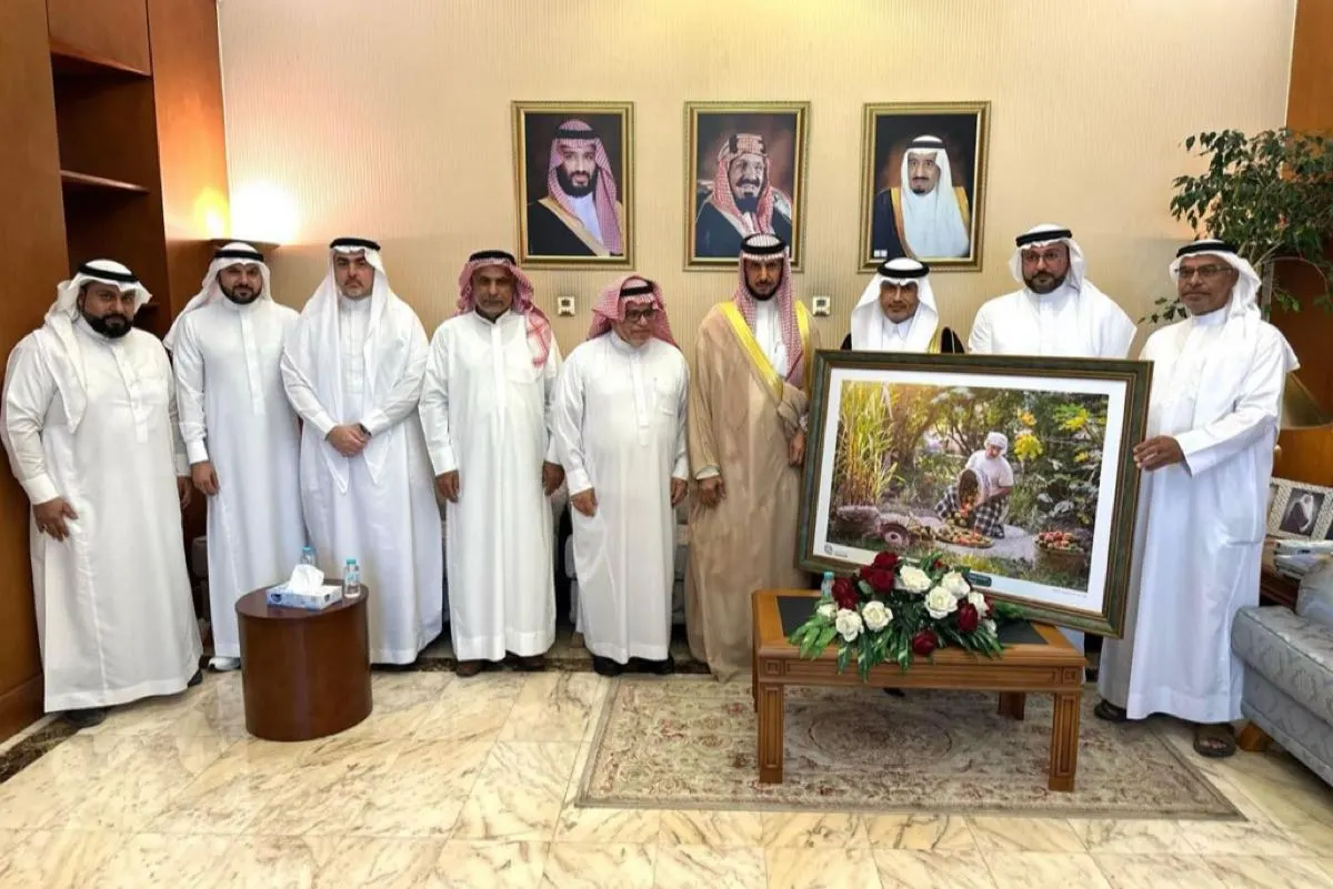محافظ القطيف يستعرض إنجازات ”خيرية العوامية“ ويوجه بتعزيز التكامل