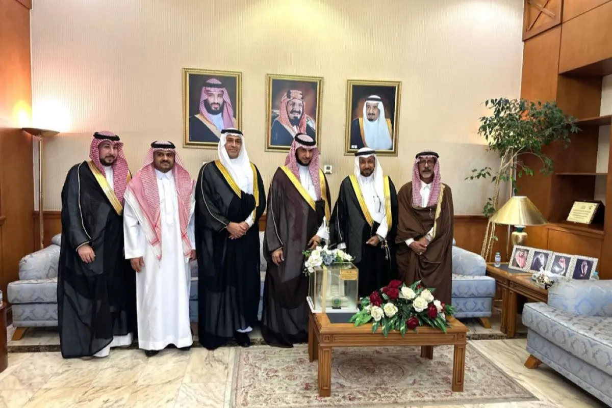 محافظ القطيف يدعم خطط جمعيتي حزم أم الساهك وتاروت التنموية