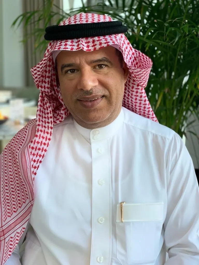 الأستاذ بكر العبد المحسن: قلمٌ يكتب بالإنسانية قبل الحروف