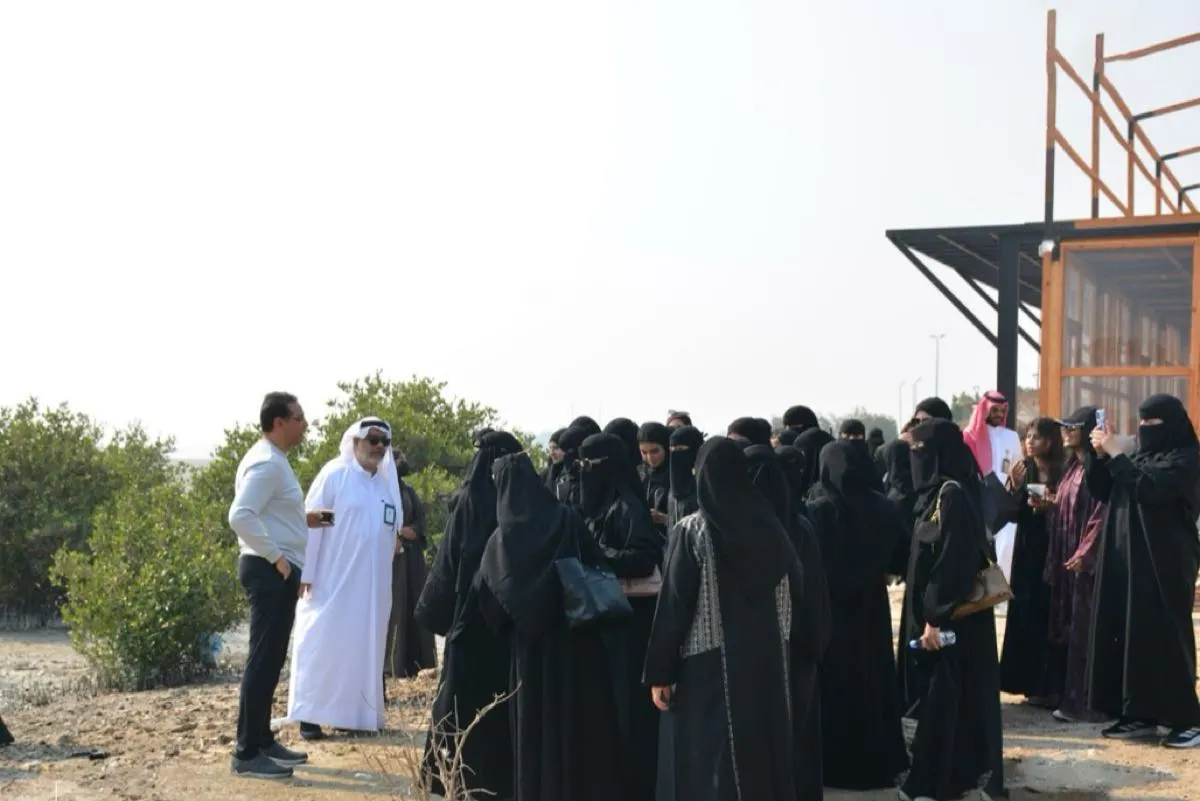 130 طالبة تاريخ يكتشفن ”مانجروف“ دارين وتاروت
