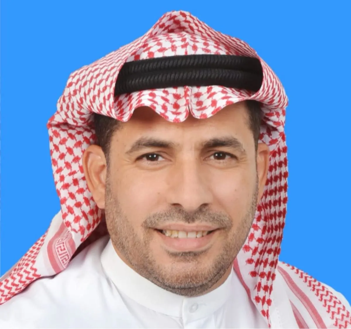 أحمد العيثان: كاتبٌ حمل الحرفَ رسالةً وجعل من الأحساء ذاكرةً تُحكى وقيمًا تُروى