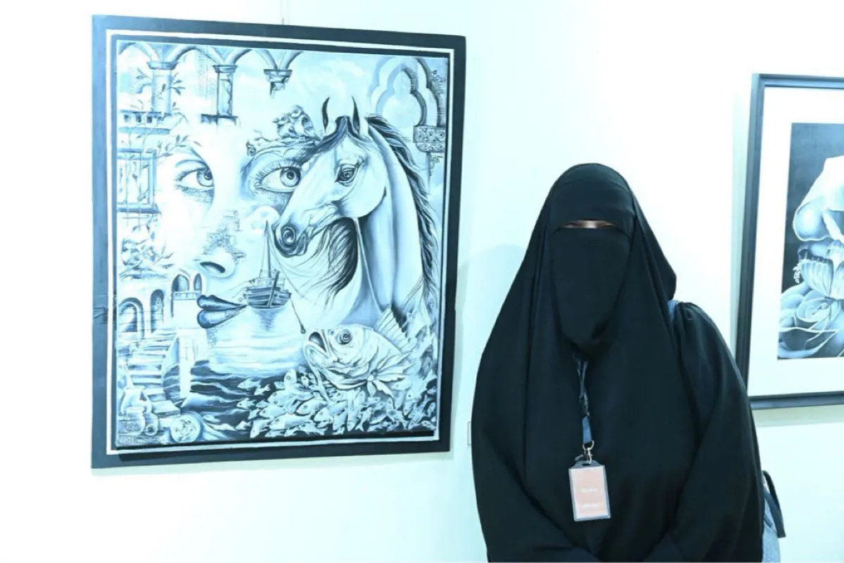 ريشة «المسلم».. توثيق للهوية وإحياء لـ «زمن الطين» في صالة ”الرامس“