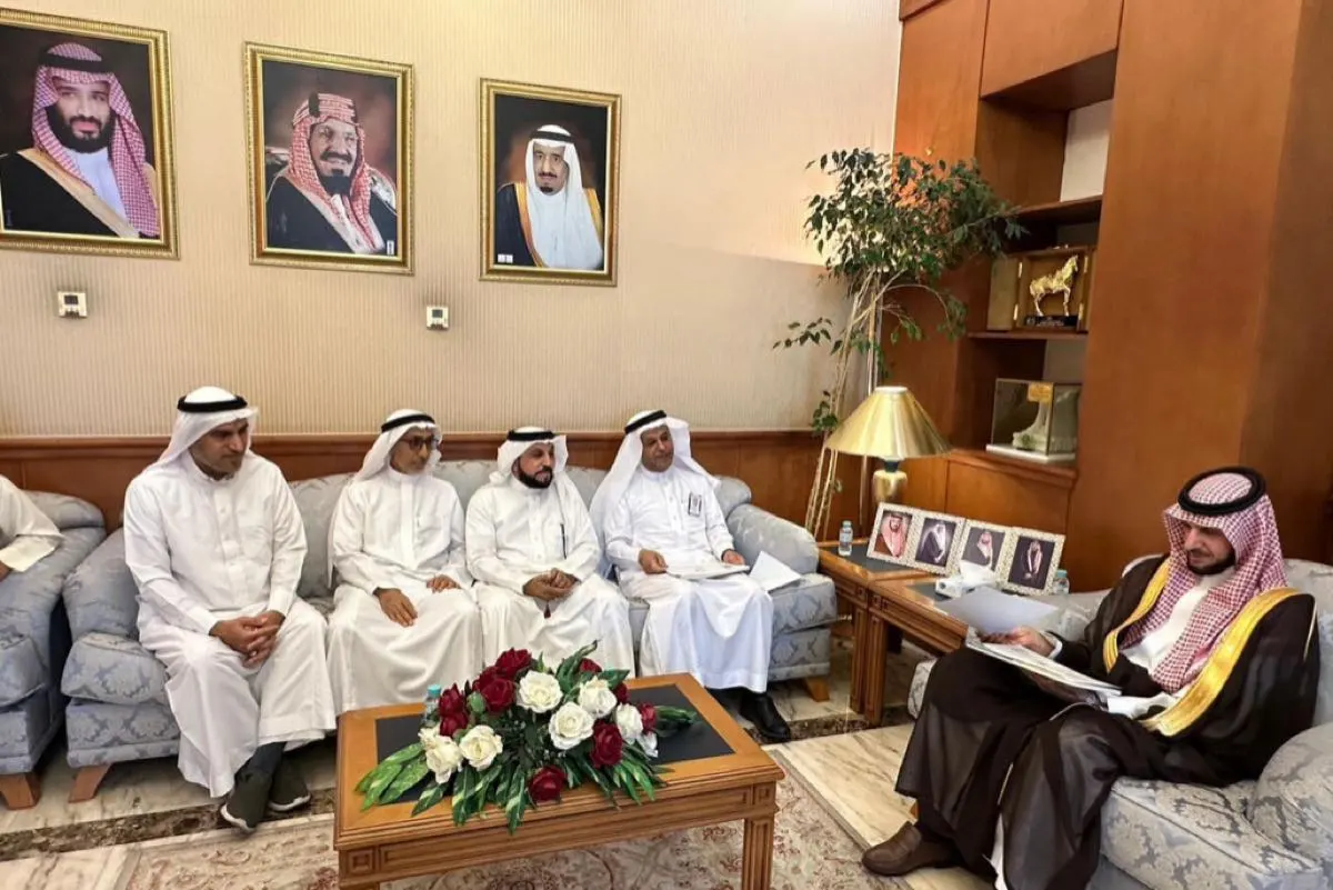 محافظ القطيف يطلع على إنجازات ”مضر الخيرية“ في يوبيلها ال 60