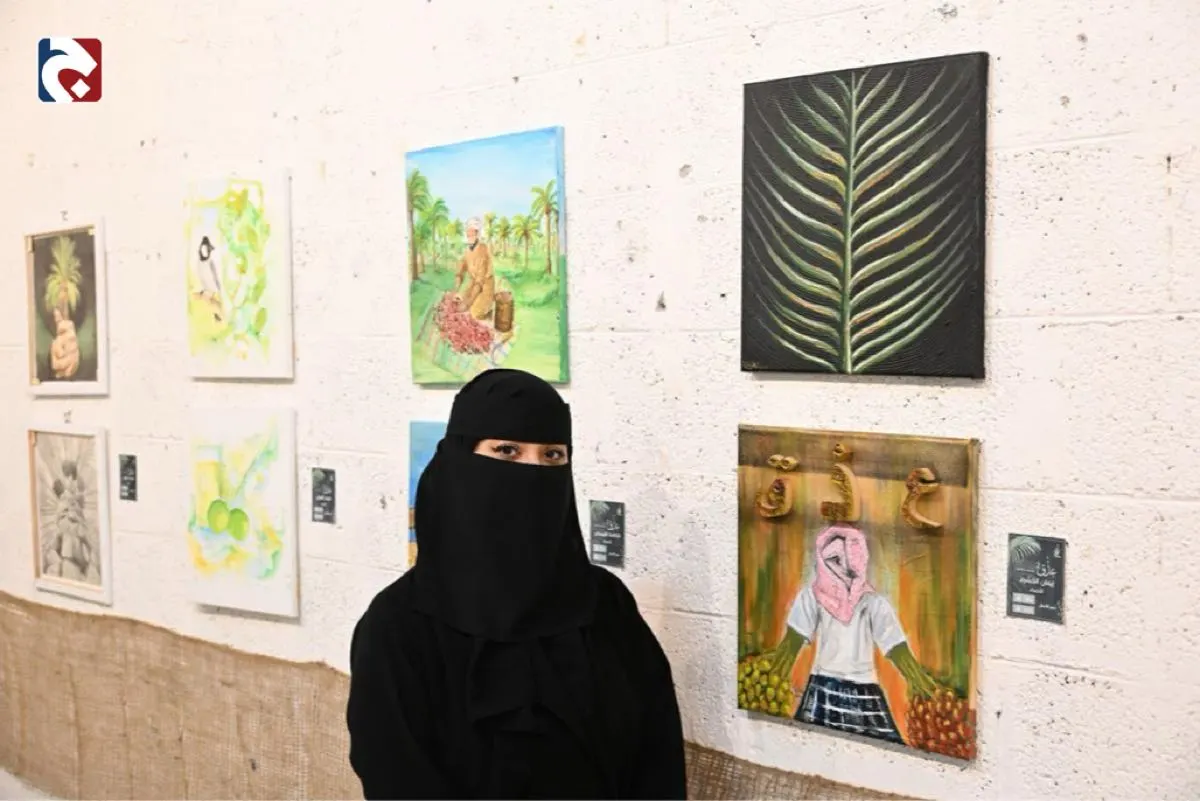 الخلاص والخنيزي في لوحات فنية.. نظرة سريالية تخطف أنظار زوار الأحساء