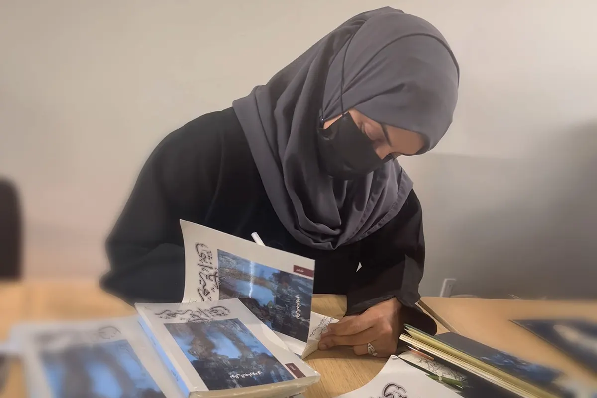 «جهات الإخبارية» تحتفي بالزميلة «الجارودي» لإطلاقها أول «ديوان زهيري»
