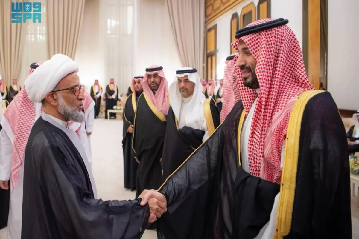 ولي العهد يستقبل الأمراء والعلماء وجمعًا من المواطنين في الدمام