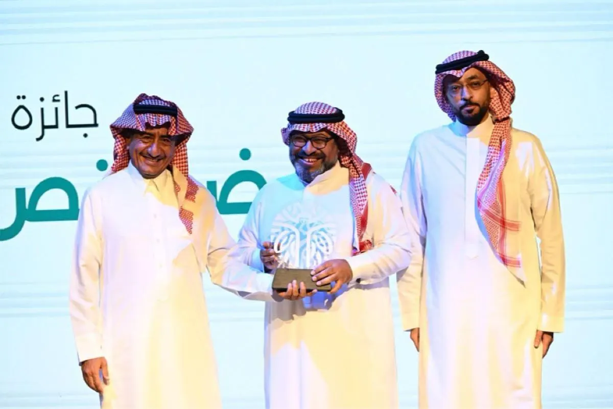 الحايك يحصد جائزة أفضل نص في «المونودراما» بـ «حكاية موظف» باللهجة العامية