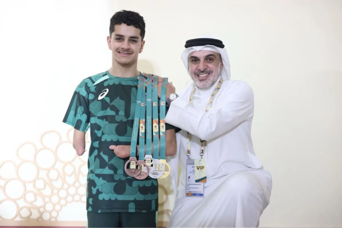 5 ميداليات ملونة.. السباح حسين الراشد يتلألأ في «آسيوية دبي»