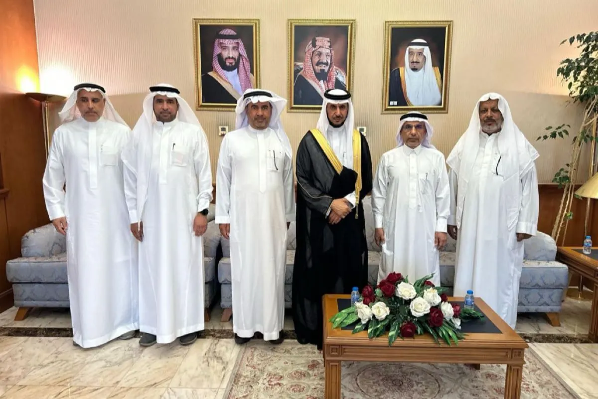 محافظ القطيف يوجه «أبارق» نحو الاستدامة وتفعيل الشراكات التنموية
