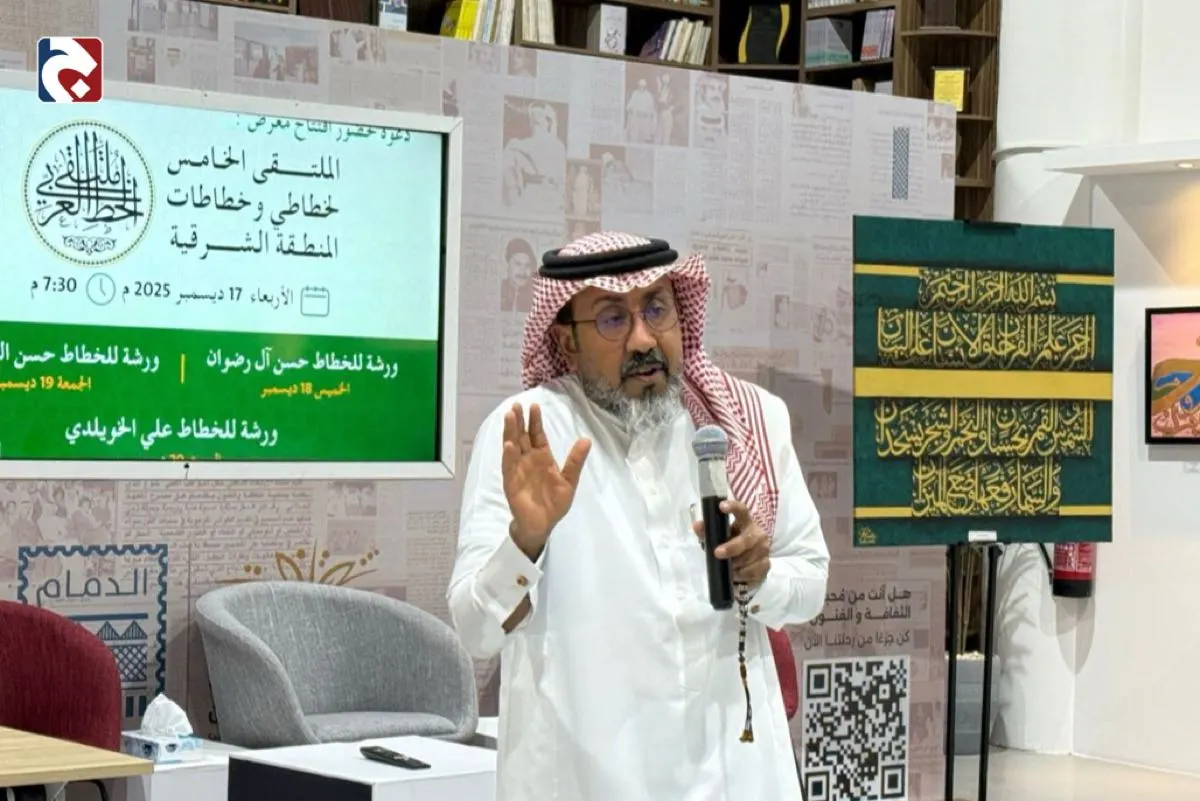 الخطاط آل رضوان يحول الخط العربي من «كتابة» إلى «هندسة فراغ»
