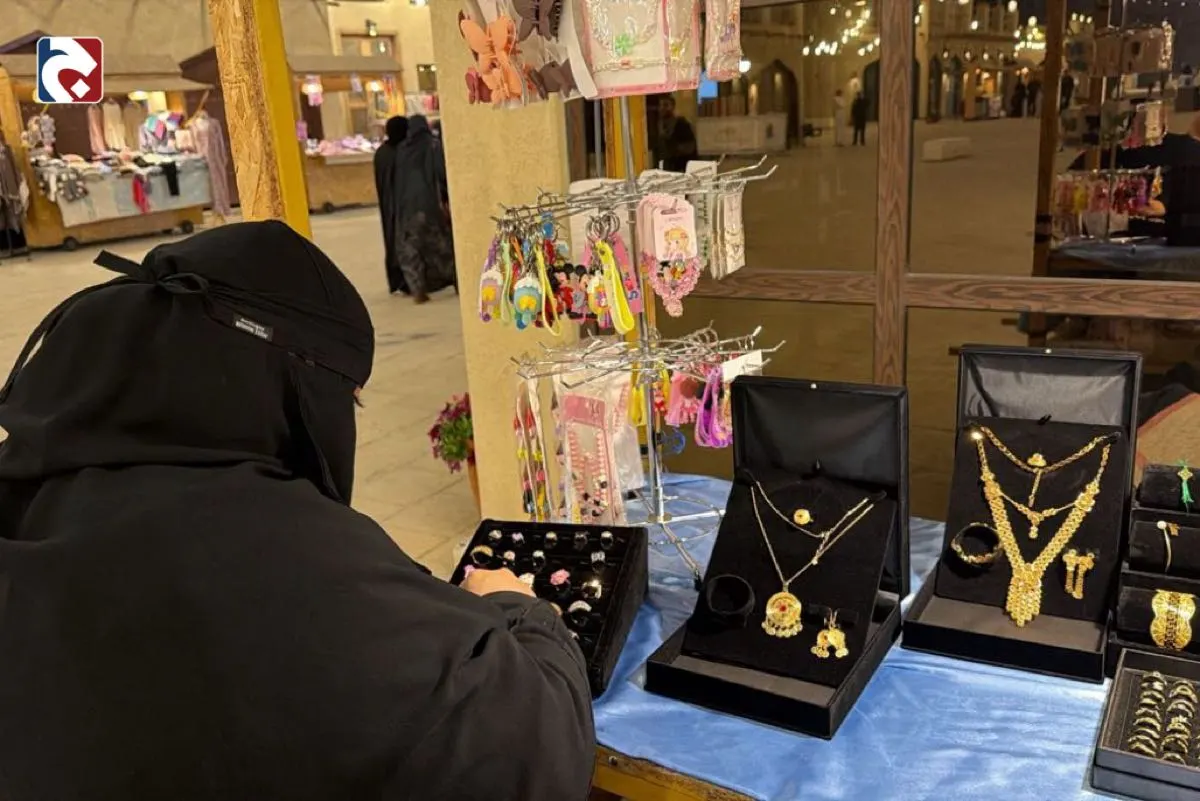 ”علياء“ تحوّل دروس «يوتيوب» إلى مشروع إكسسوارات ناجح في الرامس