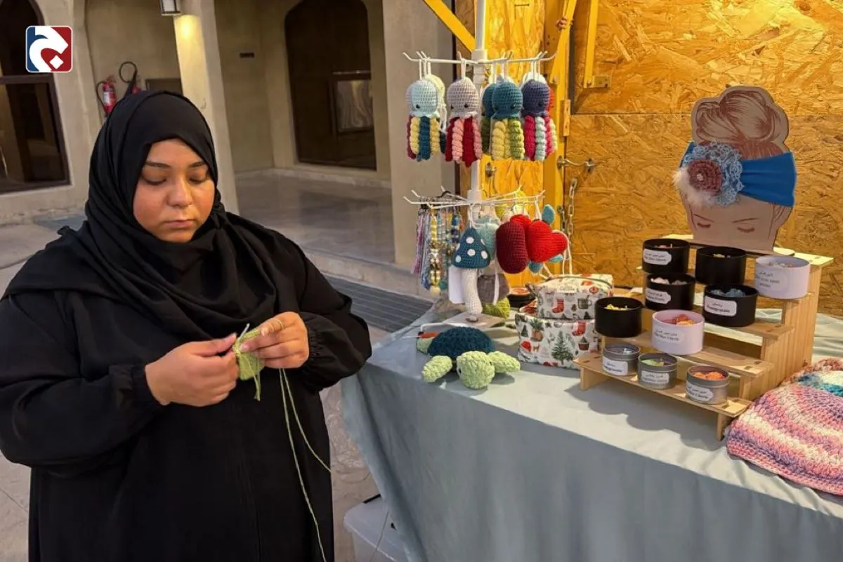 كيف جمعت المحسن بين الخياطة والطباعة وصناعة العطور في مشروع واحد؟