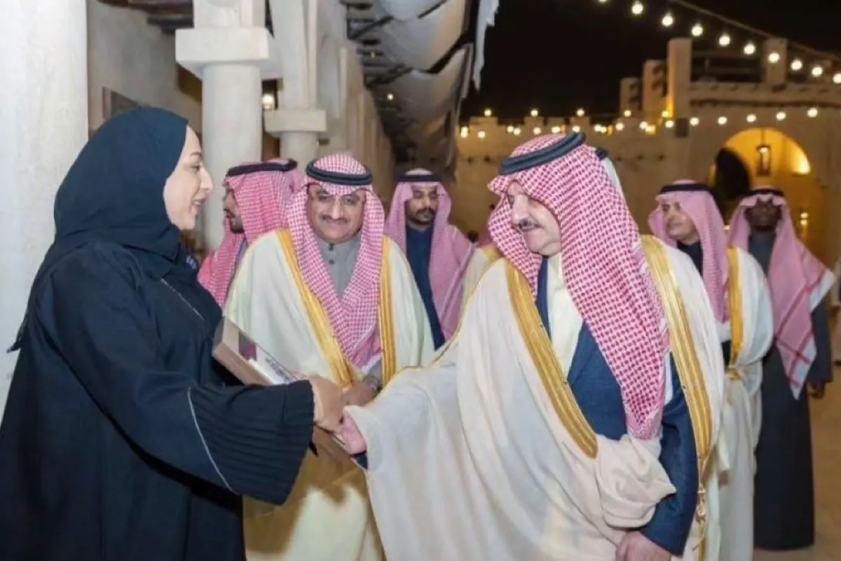 ب «دروع الرواشن».. ضحى أخضر تتصدر مشهد الحرفيين في الأحساء