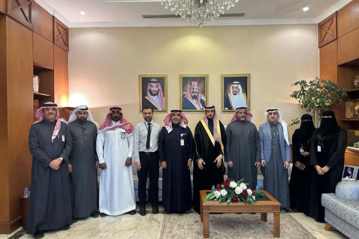 محافظ القطيف يبحث تطوير الخدمات الطبية وتعزيز مبادرة «المدينة الصحية»